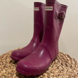 Hunter rain boots size 8 magenta